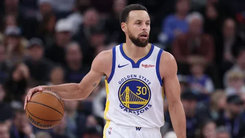 16岁利物浦新星斯洛特首战闪耀，45分钟内6次突破创纪录，备受瞩目